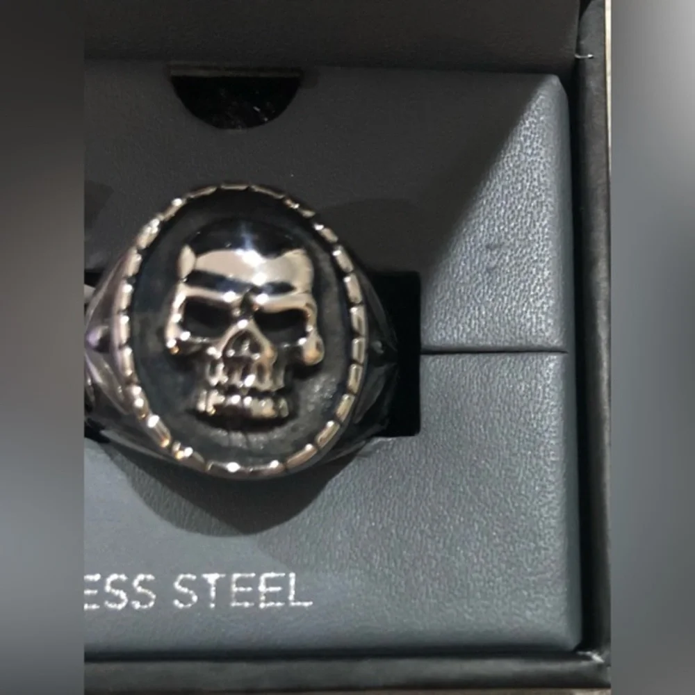 Ed Hardy Men's Skull Head silver‎ gunmetal Statement Ring size 11 NEW in box